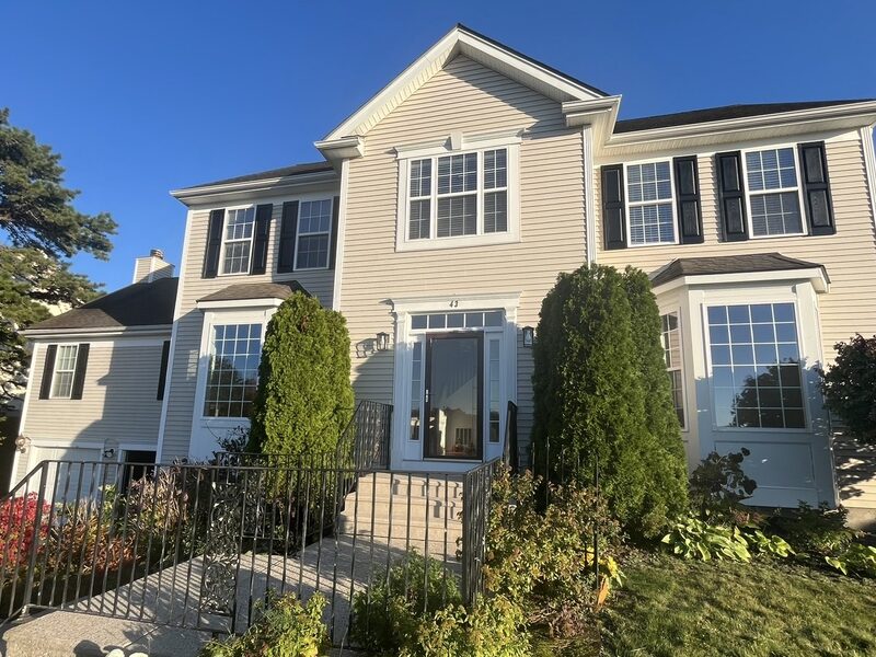 House washing result — clean vinyl siding