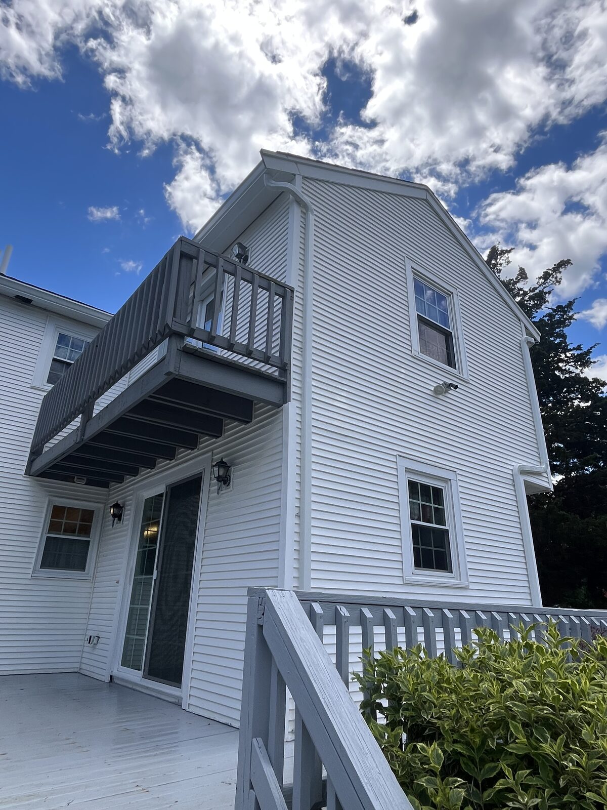 Vinyl siding after soft washing in Marshfield MA by H2WOAH Exterior Cleaning